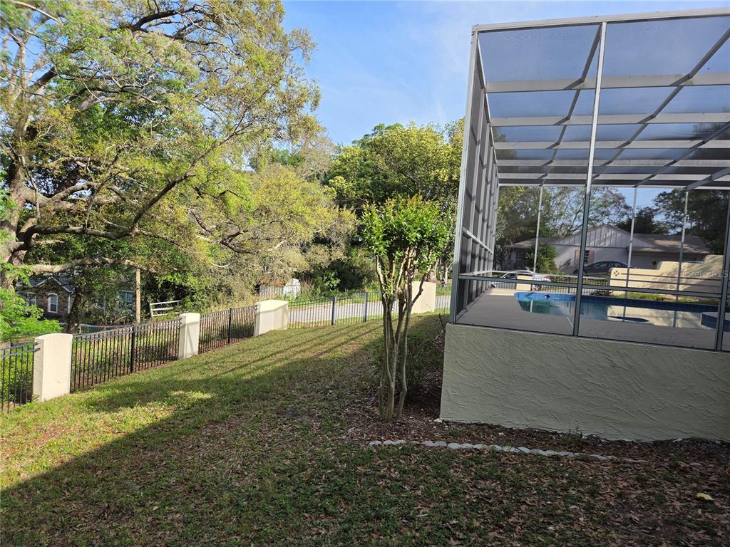 1220 COUNTRY CLUB ROAD