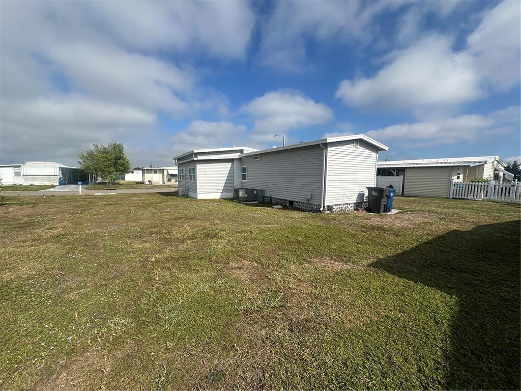 204 52ND AVENUE PLAZA E, BRADENTON, FL — photo 4 of 21