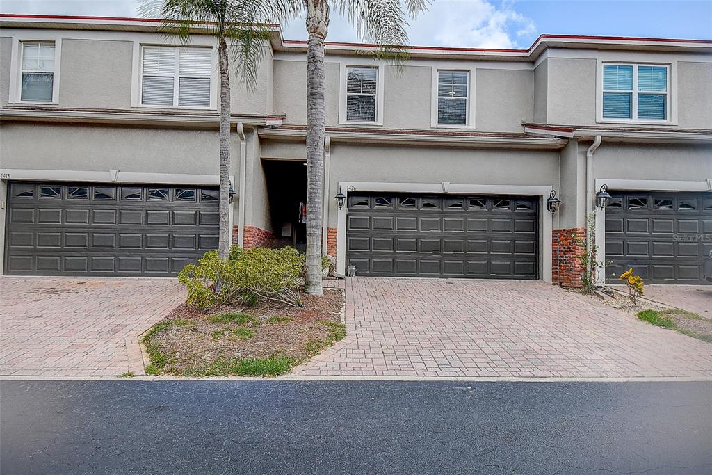 1426 HILLVIEW LANE