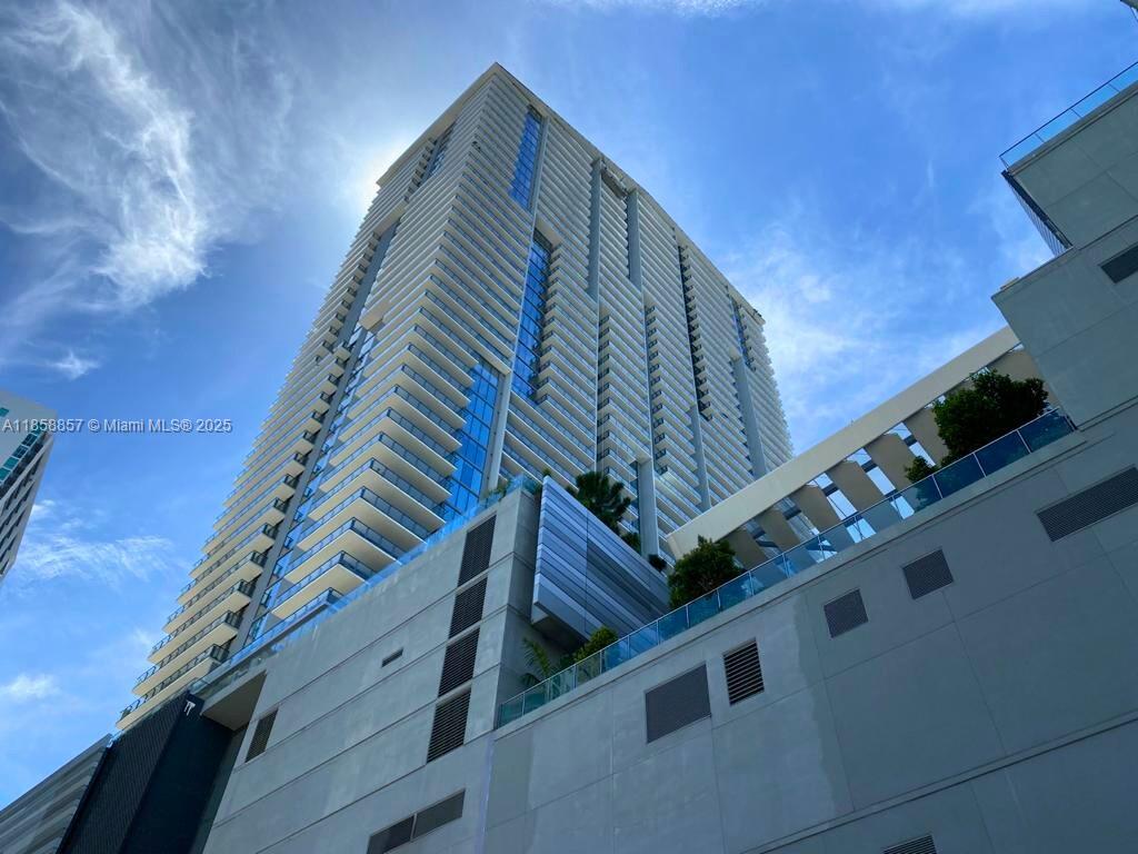 68 SE 6th St # 1008, Miami FL 33131