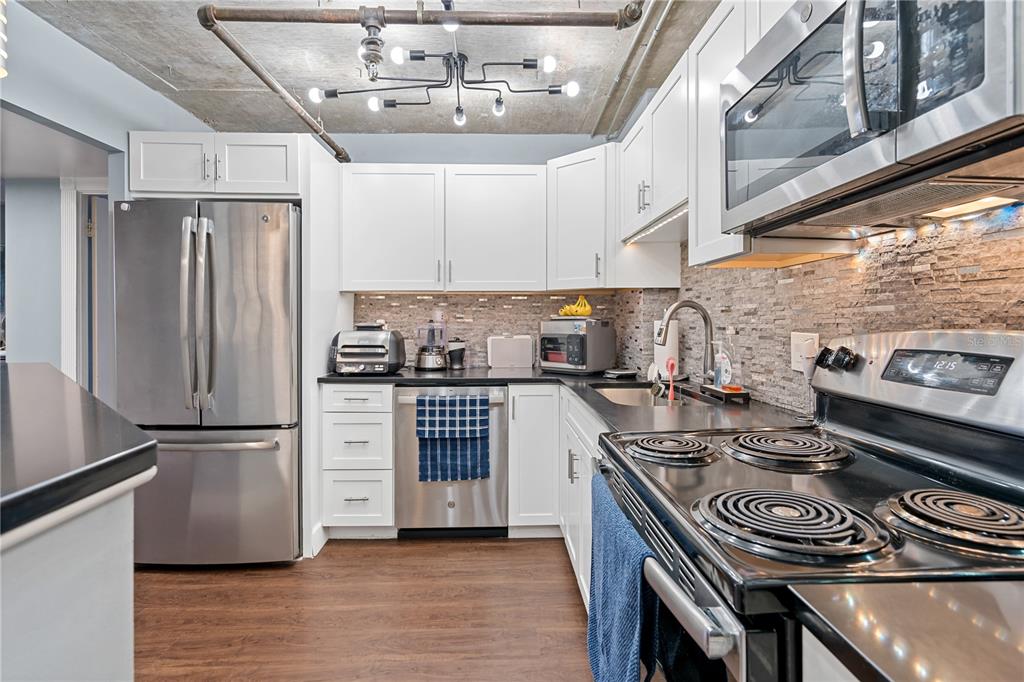 400 E COLONIAL DRIVE UNIT 207, ORLANDO, FL — photo 3 of 30