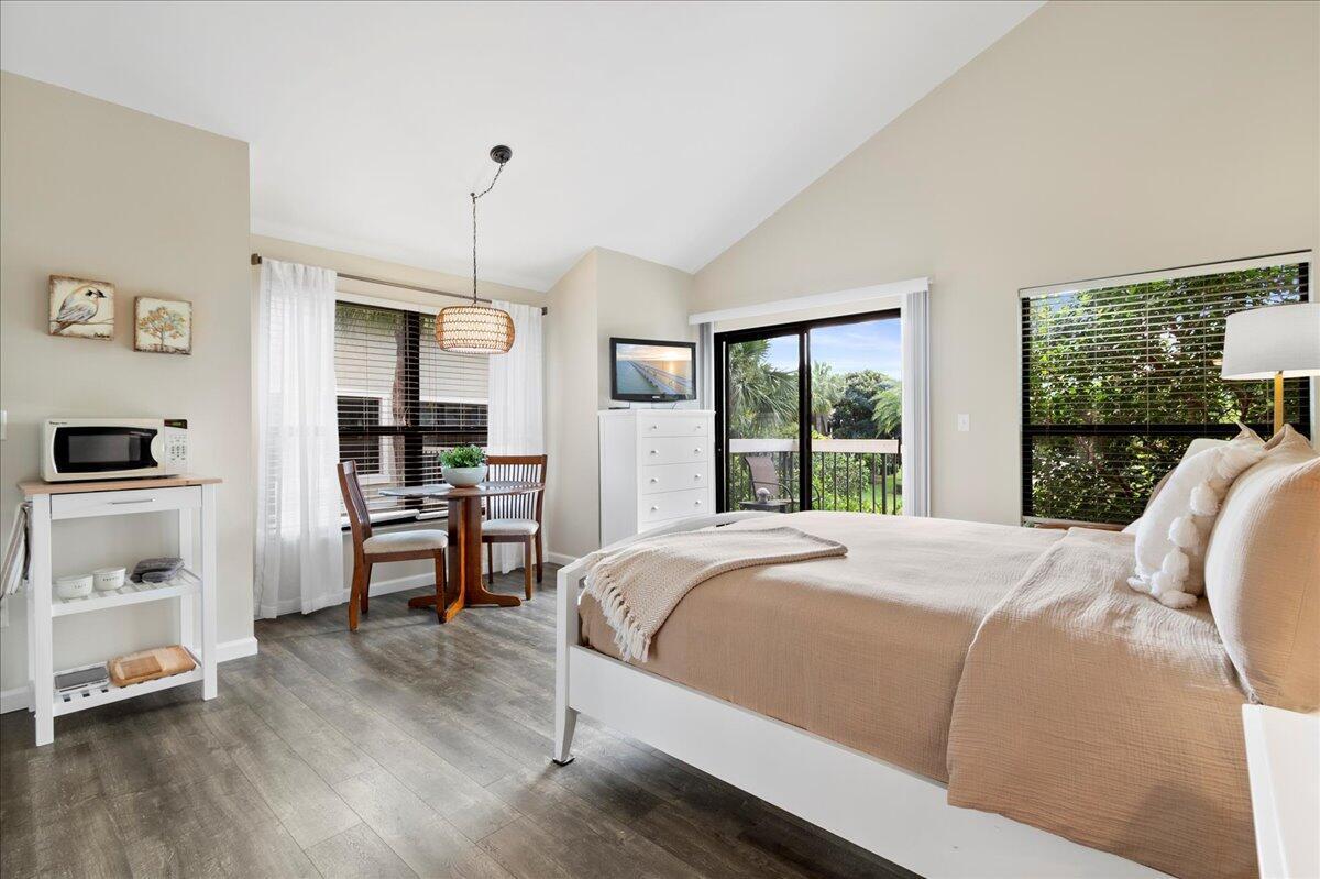 11863 Wimbledon Circle # 540, Wellington FL 33414