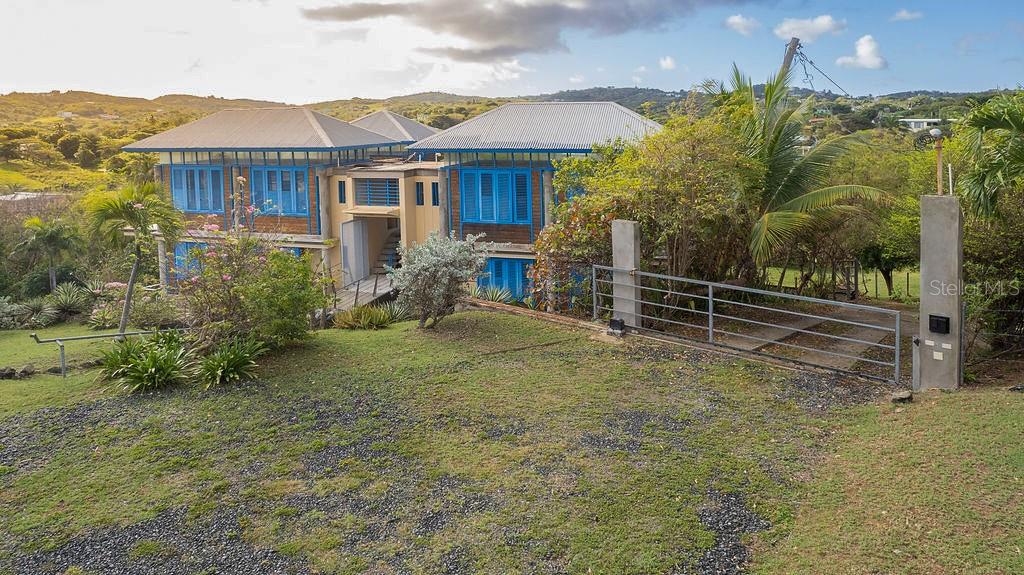 310 BRAVOS DE BOSTON, VIEQUES, PR — photo 2 of 25