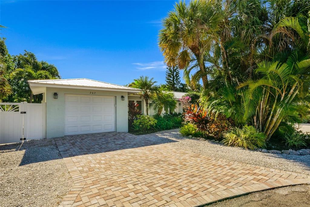 207 PEACOCK LANE, HOLMES BEACH, FL — photo 3 of 30
