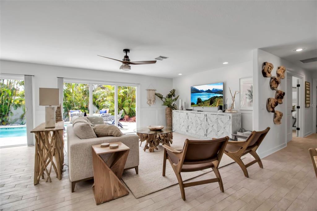 207 PEACOCK LANE, HOLMES BEACH, FL — photo 5 of 30