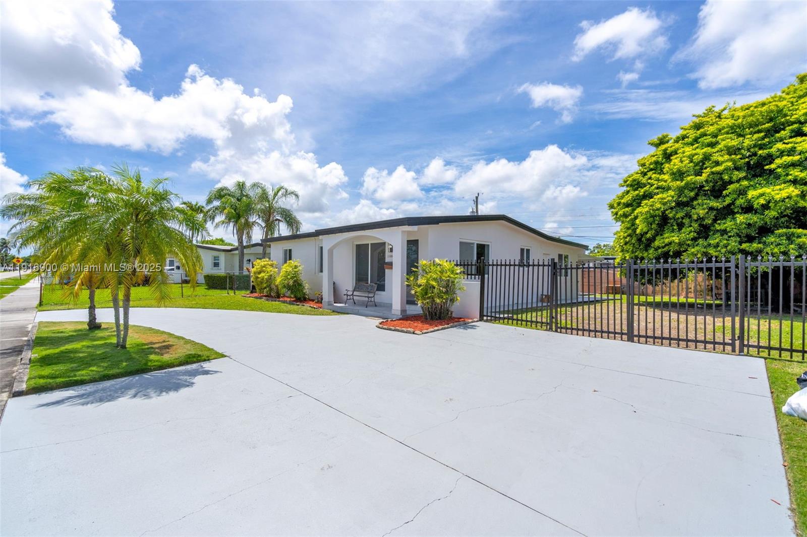 11030 SW 42 ST, Miami FL 33165