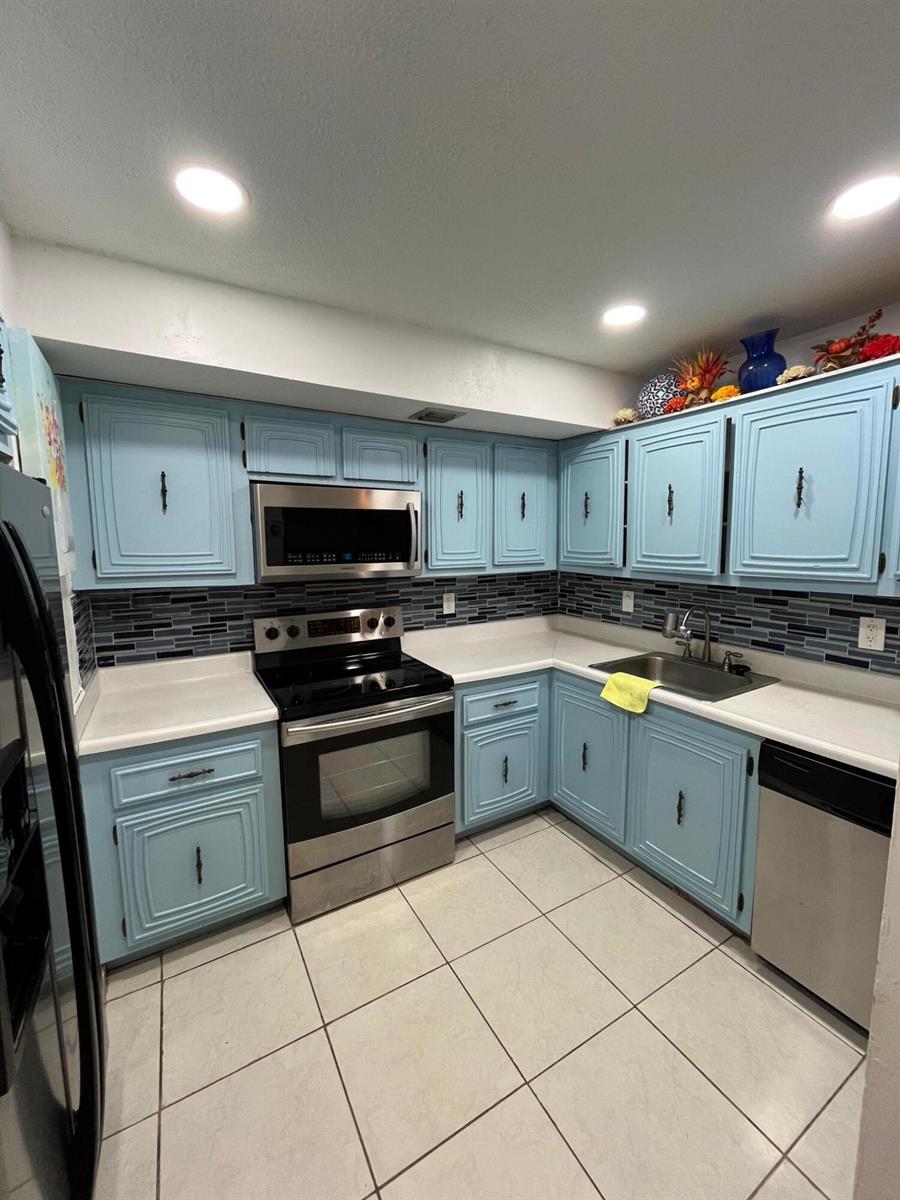 7041 Environ Boulevard # 127, Lauderhill FL 33319