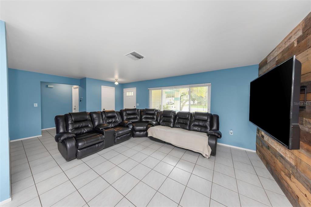 9237 AMAZON DRIVE, NEW PORT RICHEY, FL — photo 3 of 29