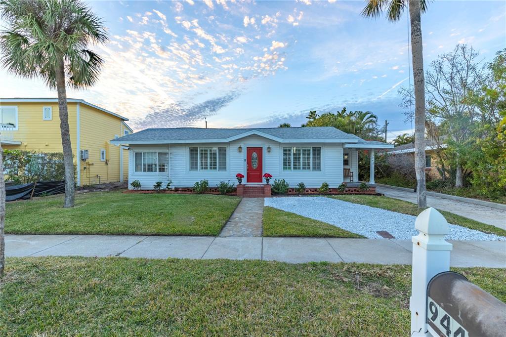 944 BRUCE AVENUE, CLEARWATER BEACH, FL — photo 2 of 30