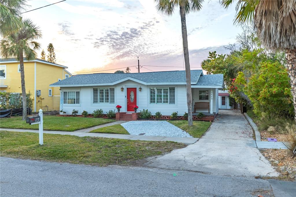 944 BRUCE AVENUE, CLEARWATER BEACH, FL — photo 5 of 30