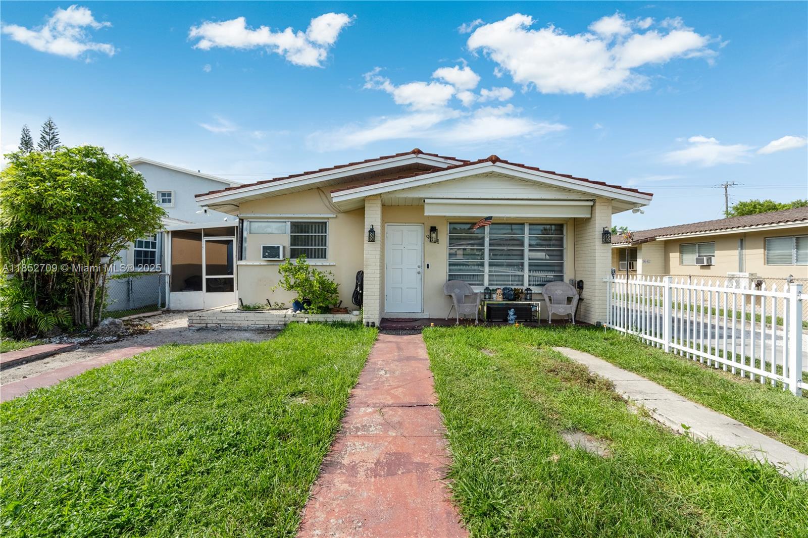 9311 SW 37th St, Miami FL 33165
