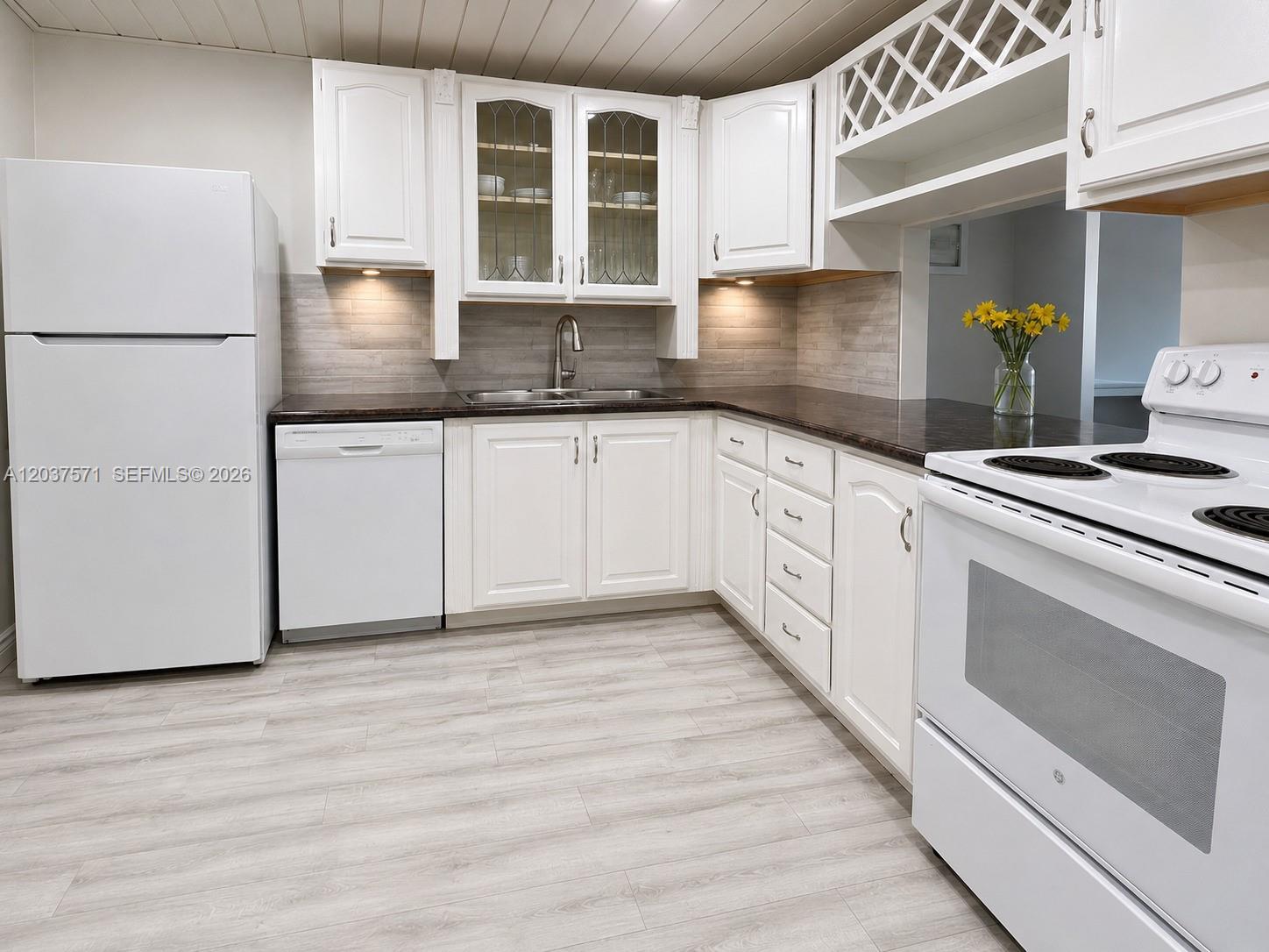 6886 N Kendall Dr # D407, Pinecrest FL 33156
