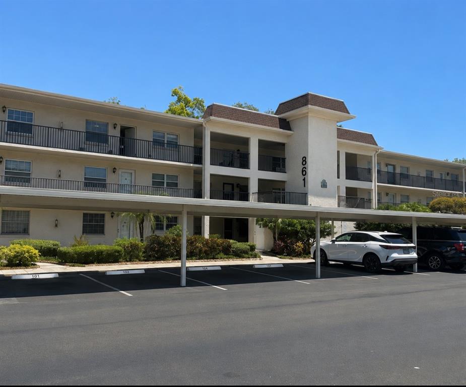 861 MAPLE COURT UNIT 104