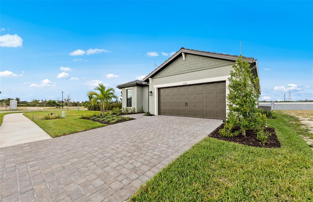 4415 LAKESIDE GROVE
