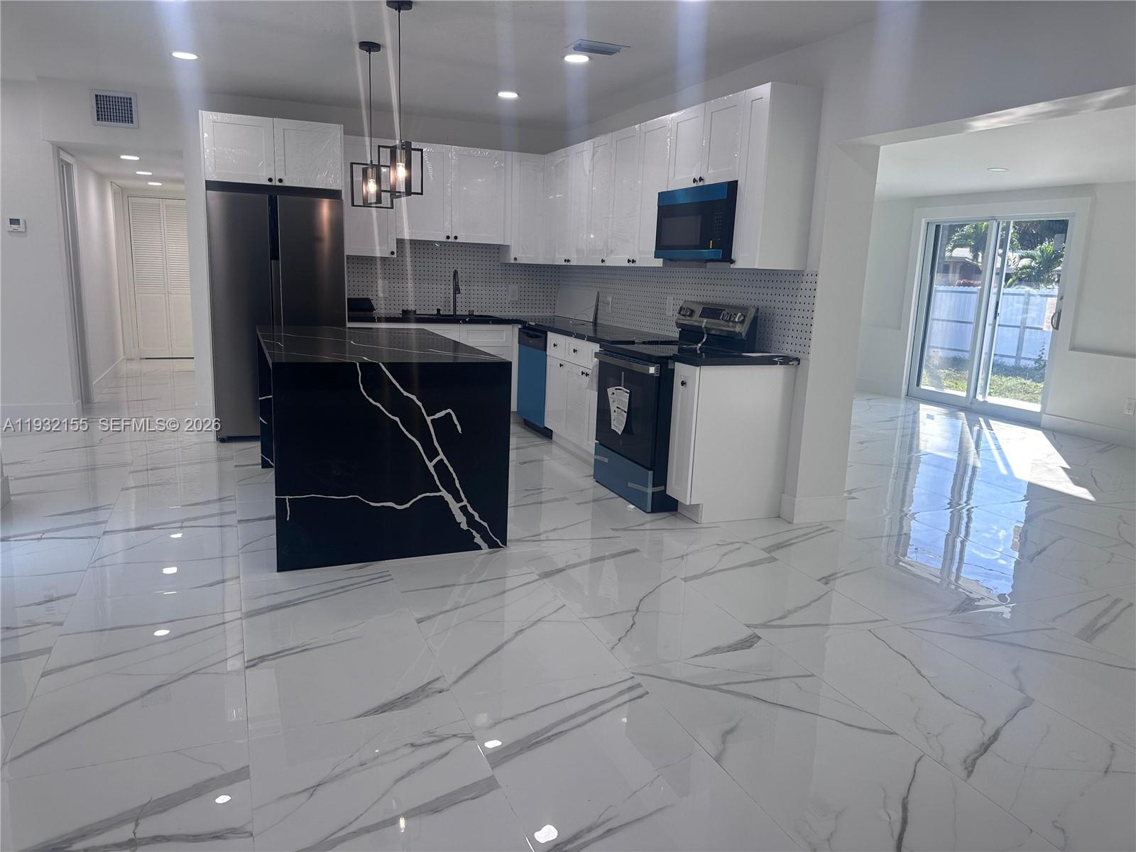 19800 NW Miami Ct, Miami Gardens FL 33169