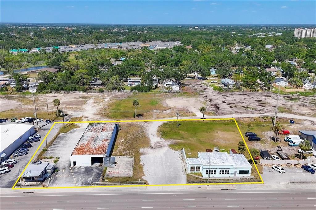 2225 S TAMIAMI TR S