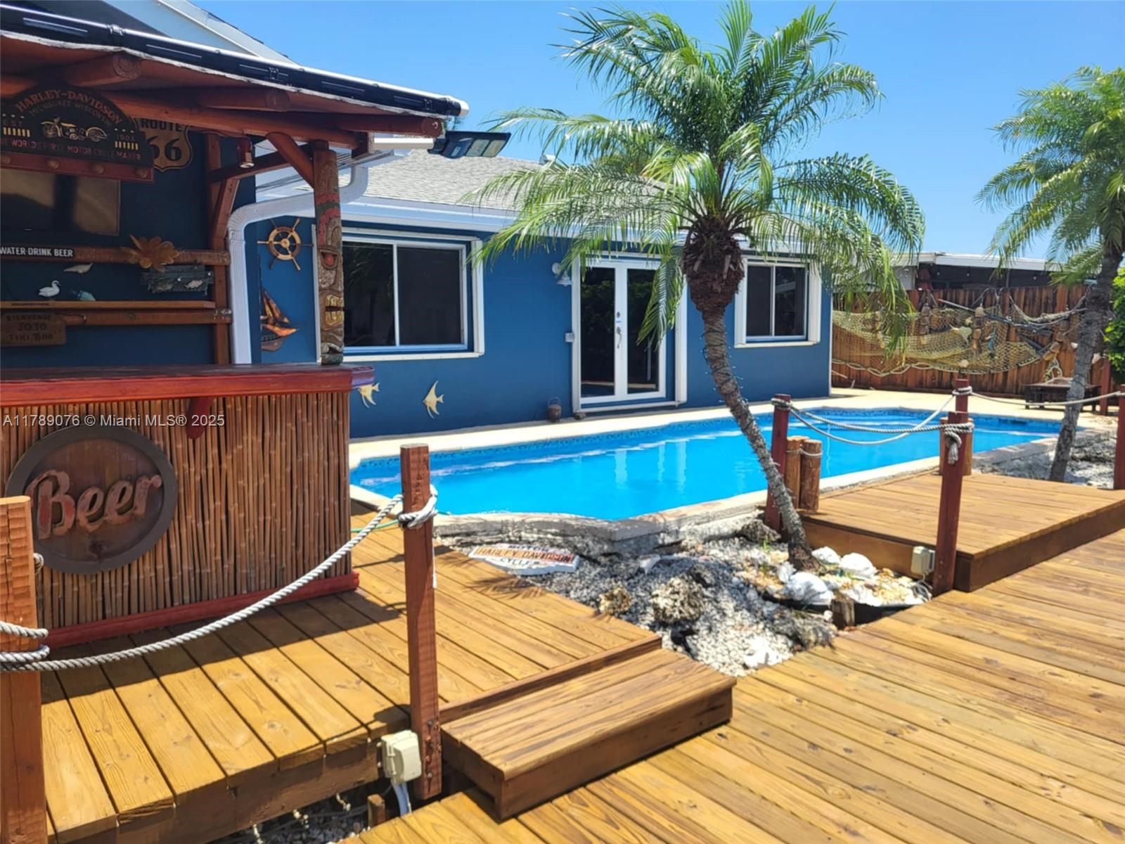 2706 Thomas St, Hollywood FL 33020