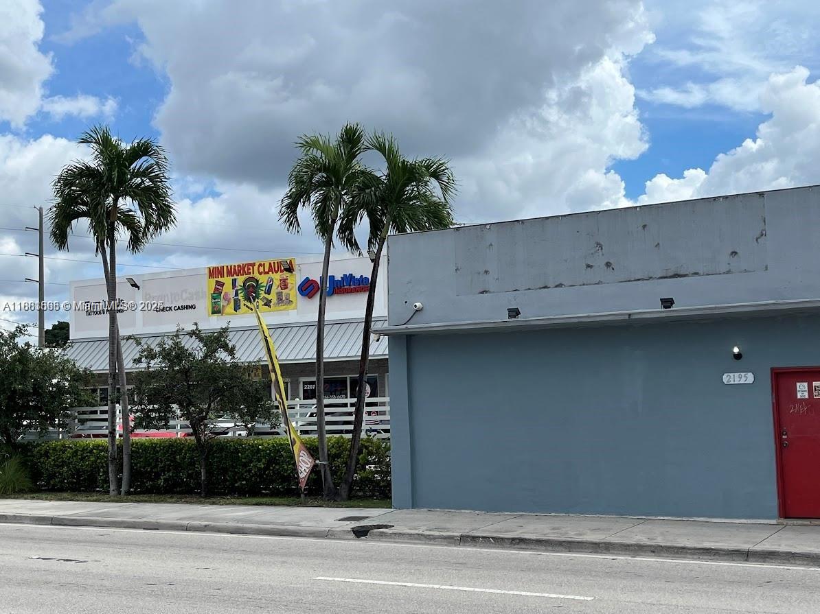 MIAMI, FL — photo 3 of 24