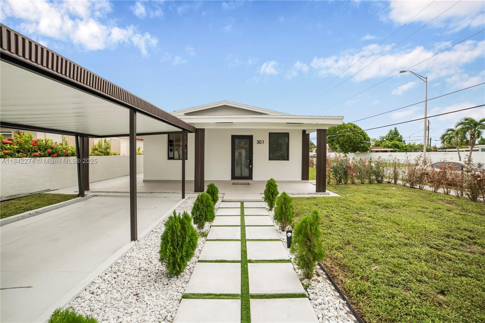 301 W 30th St, Hialeah FL 33012