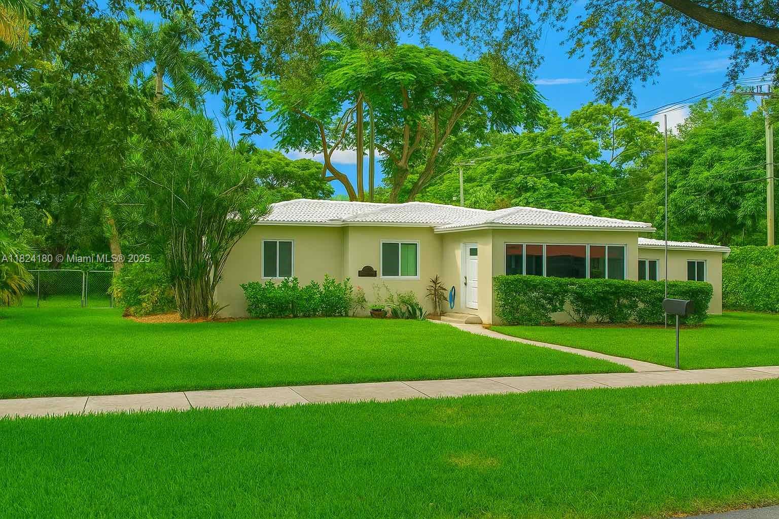 324 La Villa Dr, Miami Springs FL 33166