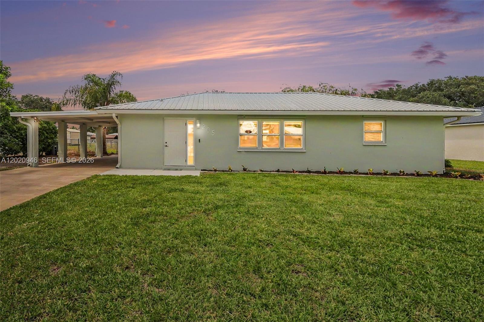 205 E Sugarland Cir, Clewiston FL 33440