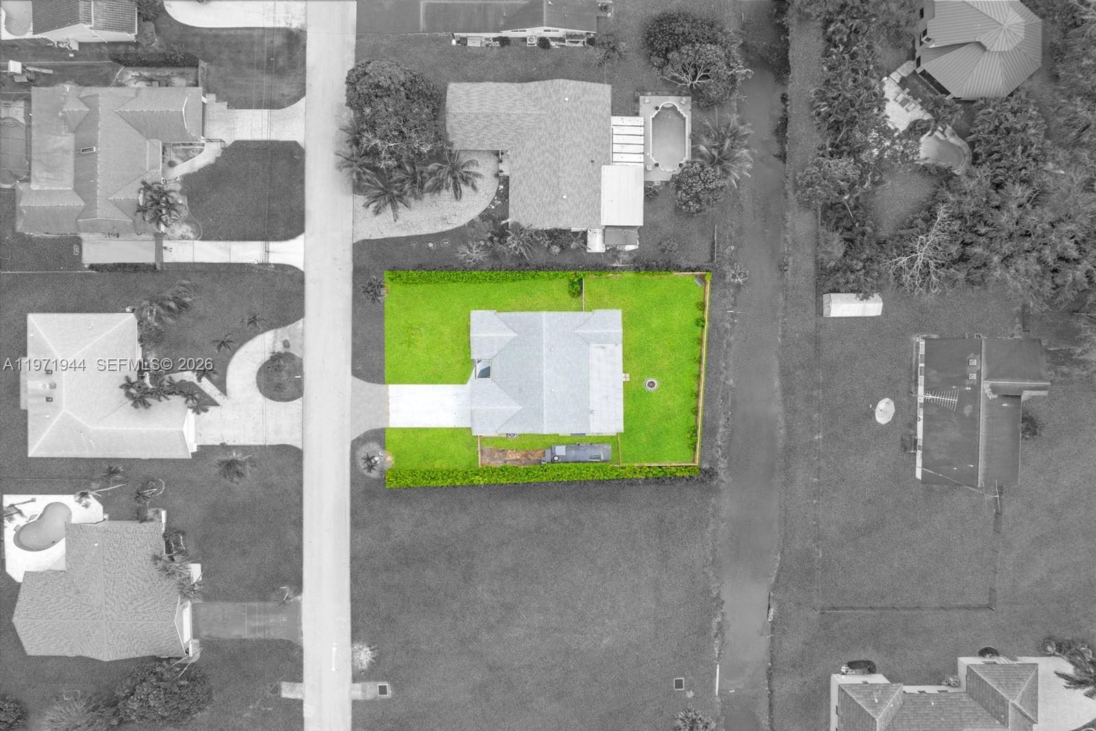 11280 NW 26th St, Plantation FL 33323