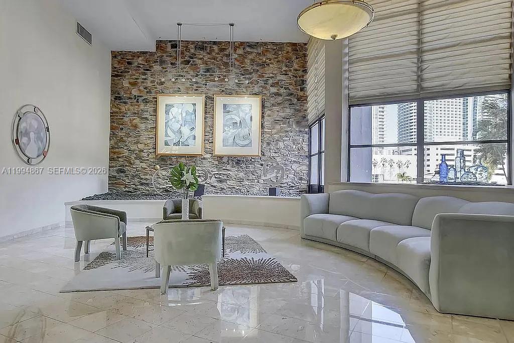600 Parkview Dr # 222, Hallandale Beach FL 33009
