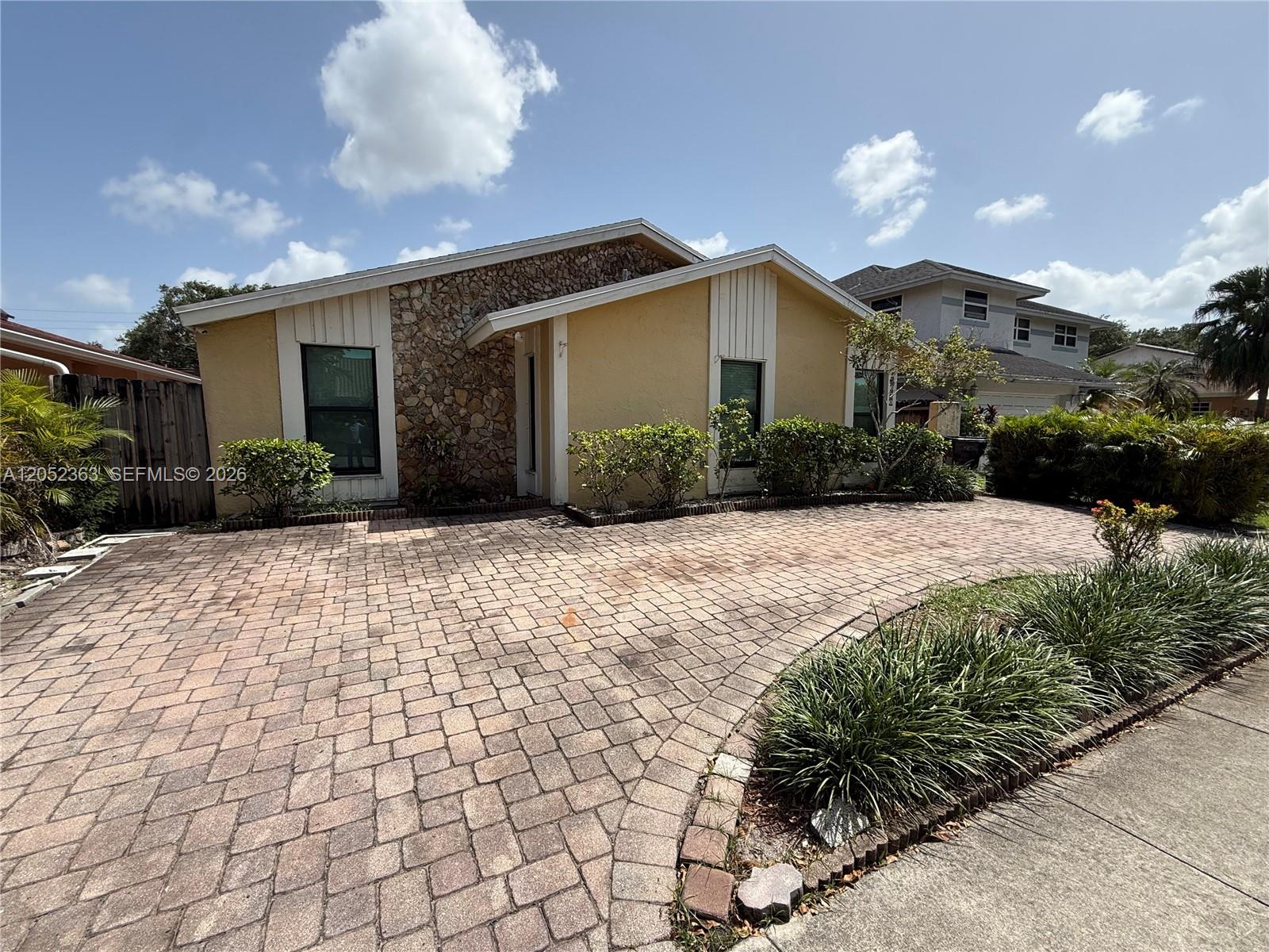 3620 Farragut St, Hollywood FL 33021