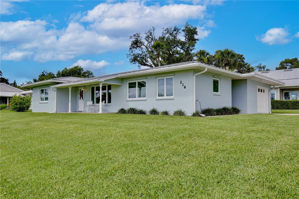 216 N RIVERSIDE DRIVE