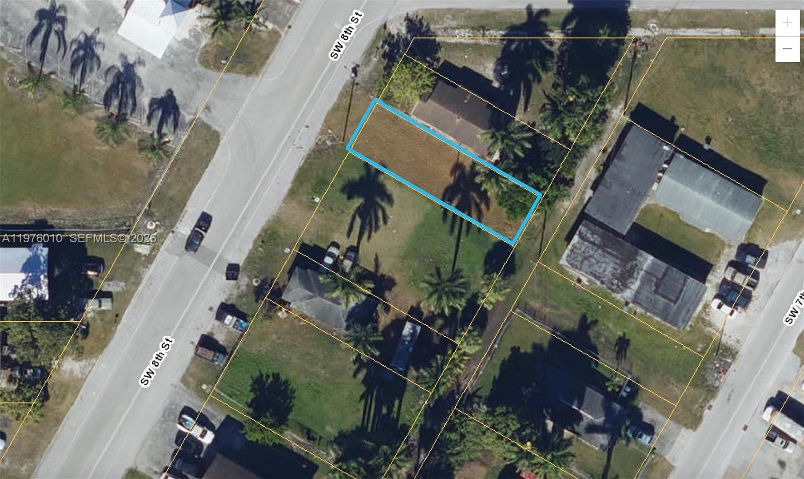This is an aerial map view showing a rectangular residential lot highlighted in blue — 609 SW 8th St, Belle Glade FL 33430, BELLE GLADE, FL