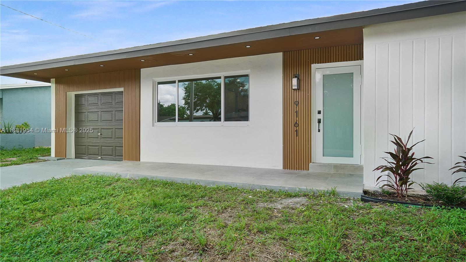 9161 NW 26th St, Sunrise FL 33322