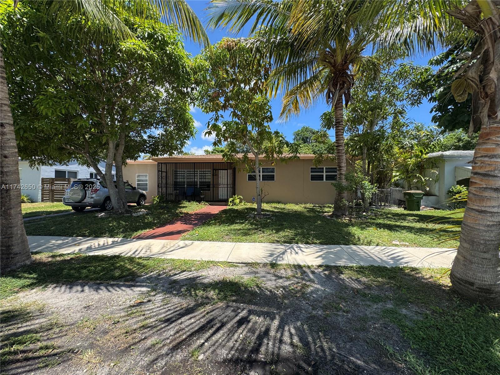 1445 NE 136th St, North Miami FL 33161