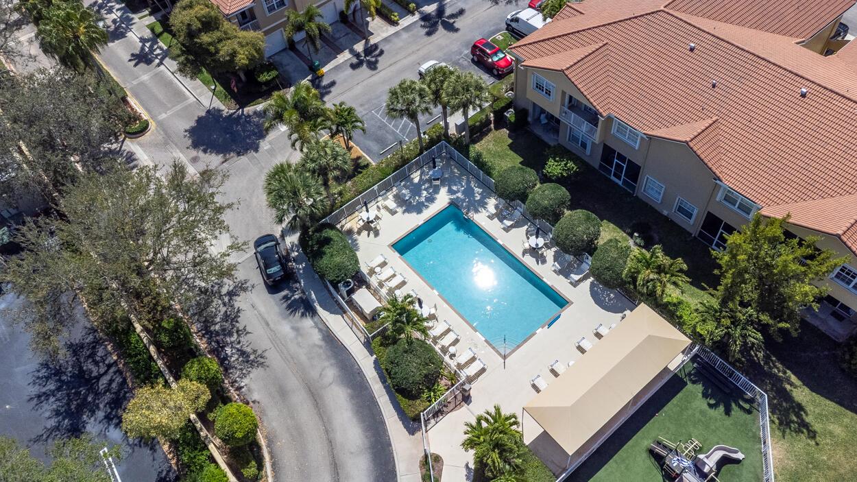 110 Lighthouse Circle # H, Tequesta FL 33469