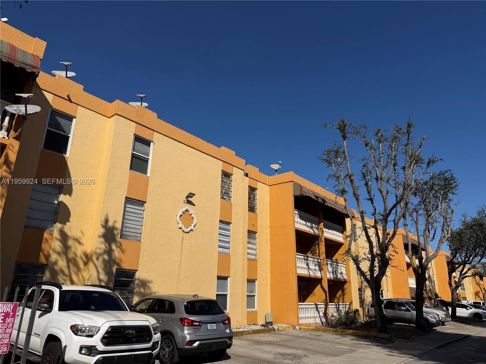 575 W 69th St # 205, Hialeah FL 33014