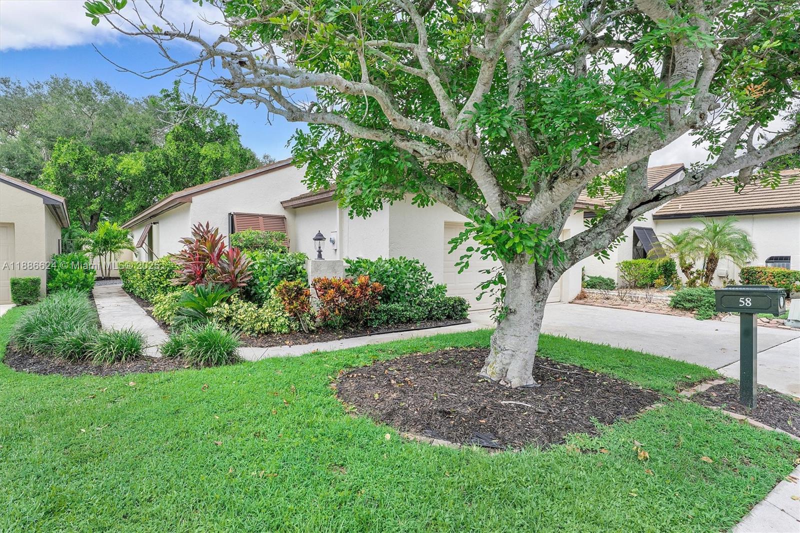 58 Ironwood Way N, Palm Beach Gardens FL 33418