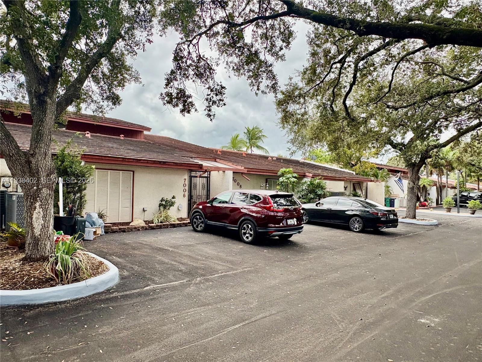 7006 N Loch Isle Dr N, Miami Lakes FL 33014