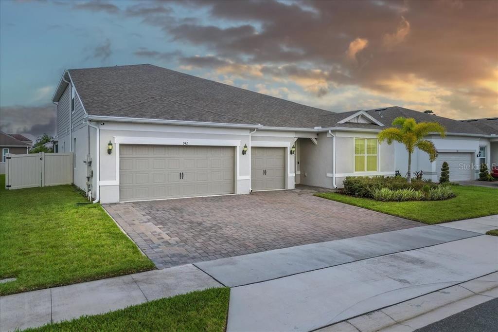 942 SAVANNAH PALMS BOULEVARD