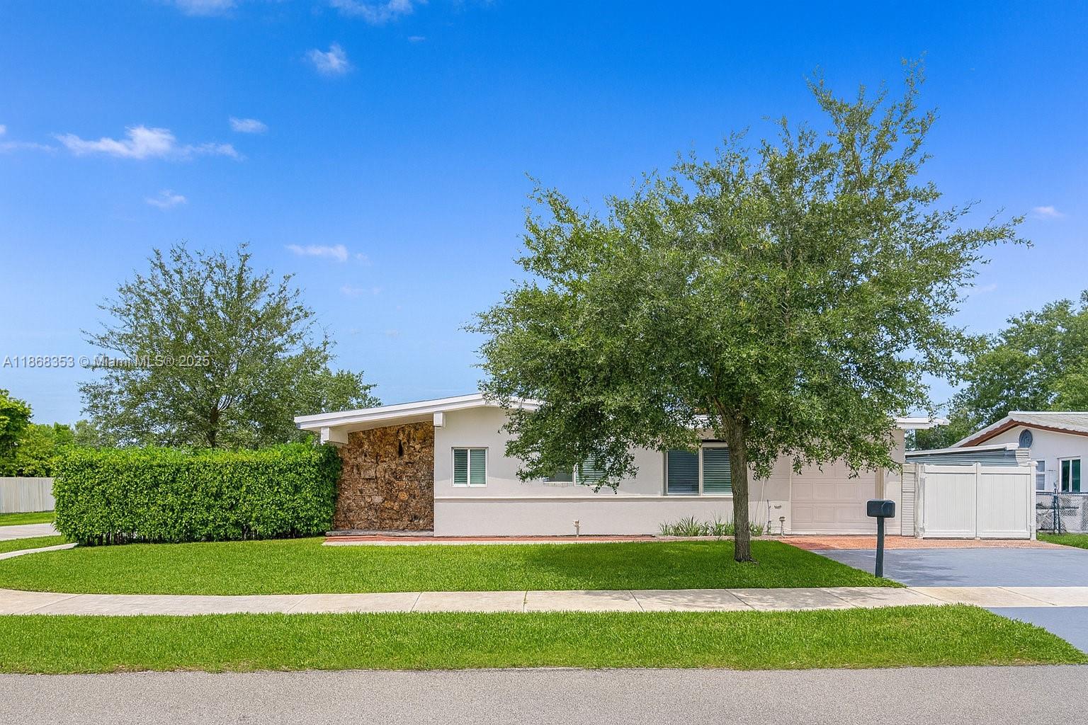 5250 SW 96th Ave, Miami FL 33165