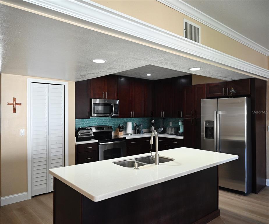 9215 CAPTIVA CIRCLE, ST PETE BEACH, FL — photo 3 of 15