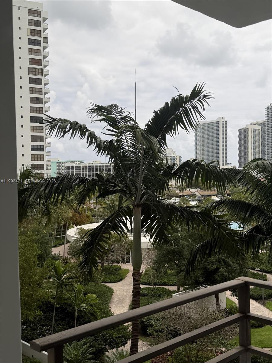HALLANDALE BEACH, FL — photo 5 of 7