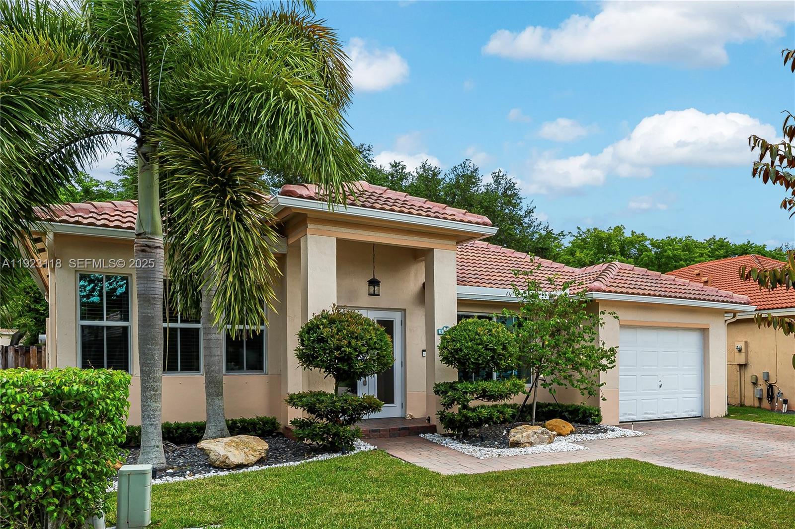 13946 S Cypress Cove Cir, Davie FL 33325