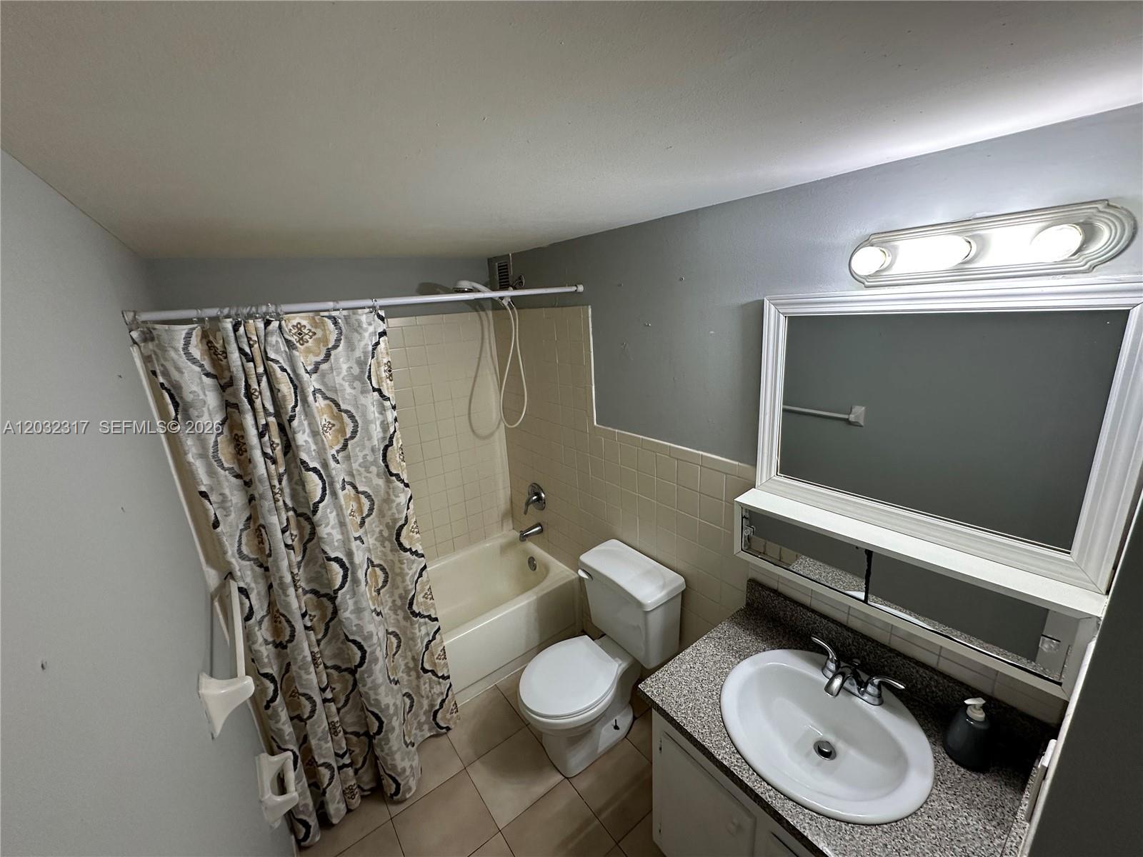 A bathroom features a shower-tub combination, a toilet, and a vanity with a mirror — 2008 JACKSON ST # 7, Hollywood FL 33020, HOLLYWOOD, FL