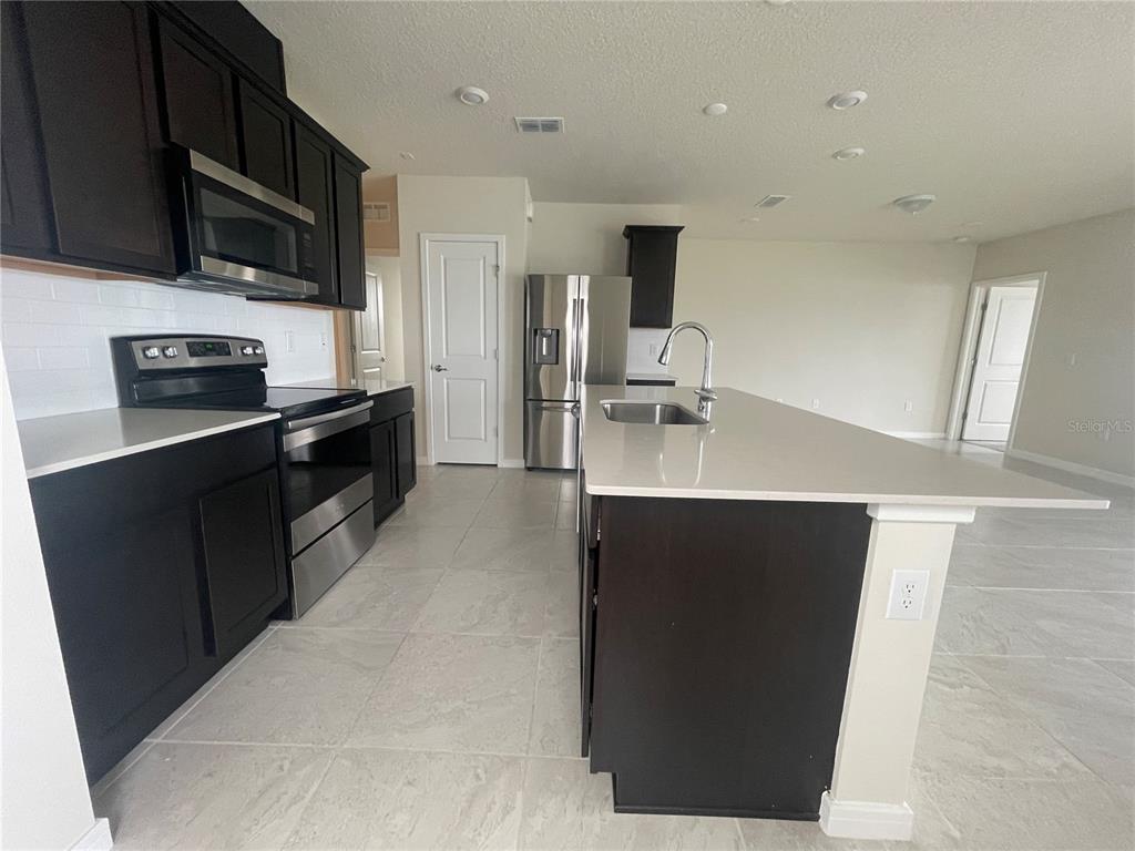 1260 REGAL KING DRIVE, KISSIMMEE, FL — photo 3 of 18