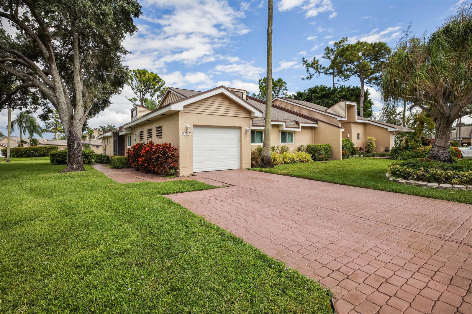 6827 Fountains Circle, Lake Worth FL 33467