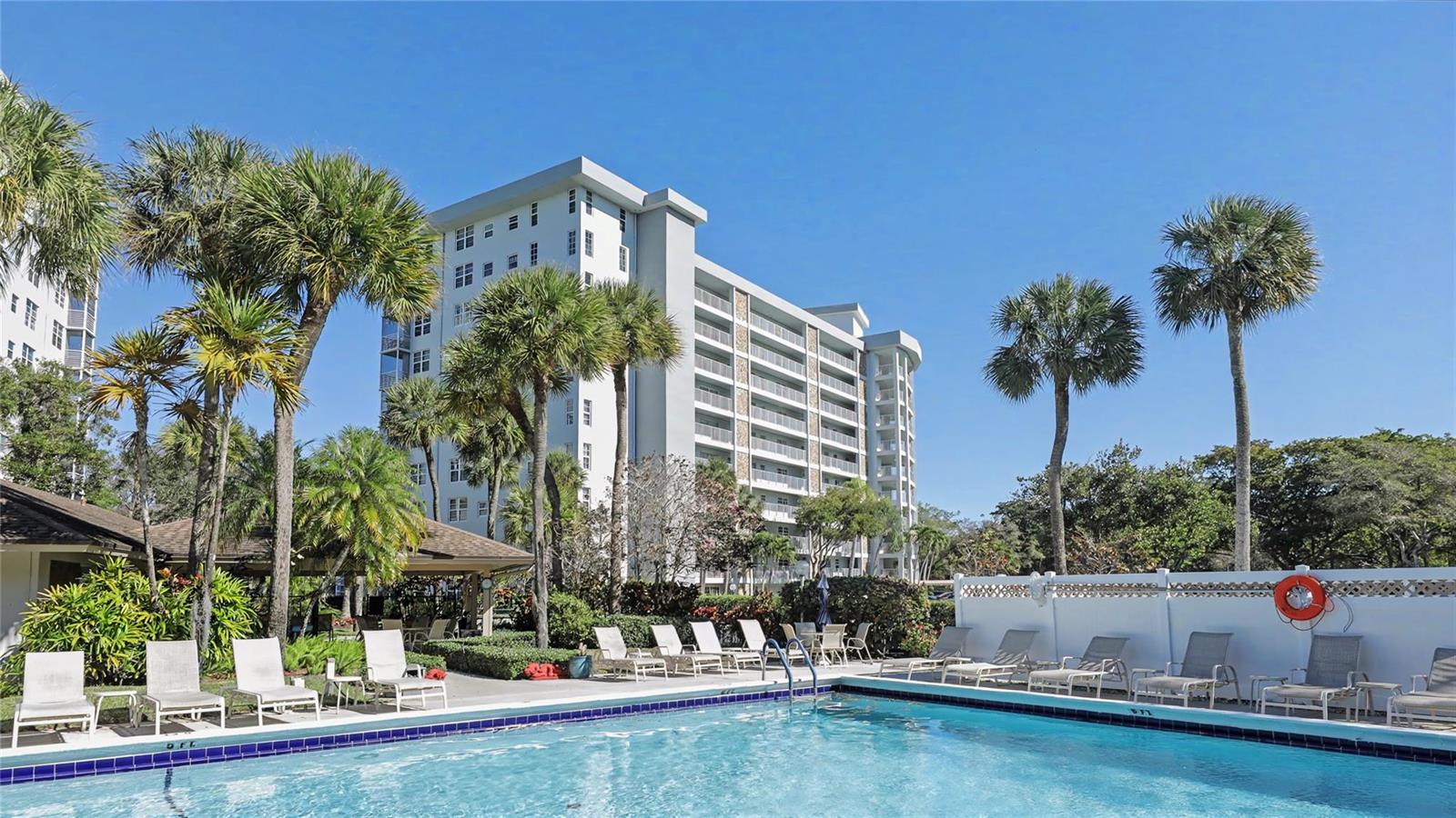 625 Oaks Drive # 808, Pompano Beach FL 33069