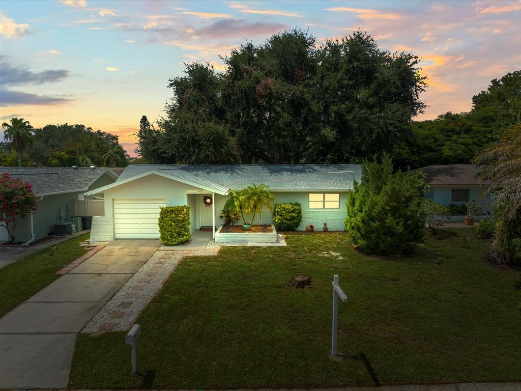 2523 BLACKWOOD CIRCLE