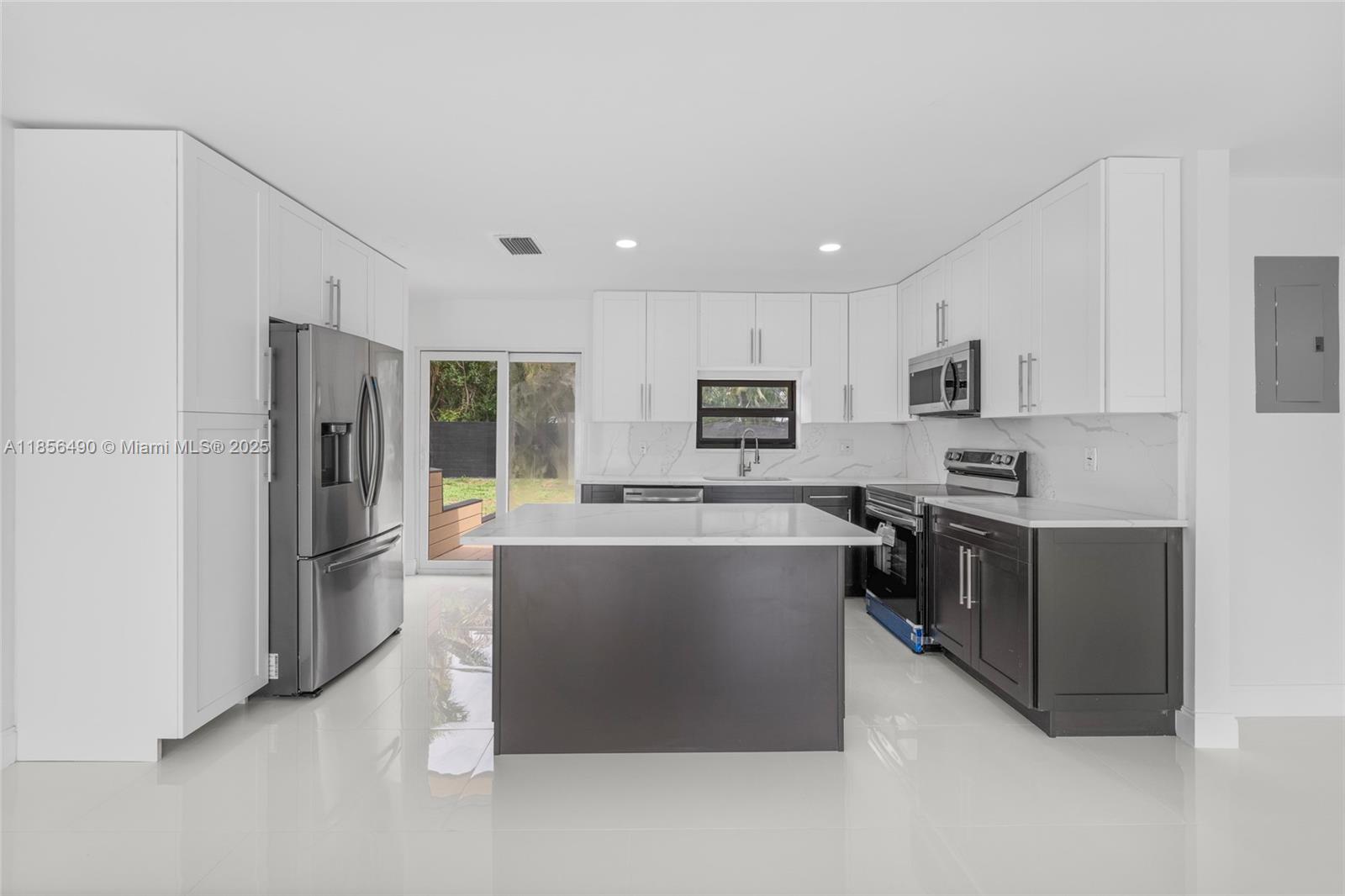 949 SE 5th St, Deerfield Beach FL 33441, DEERFIELD BEACH, FL — photo 2 of 30
