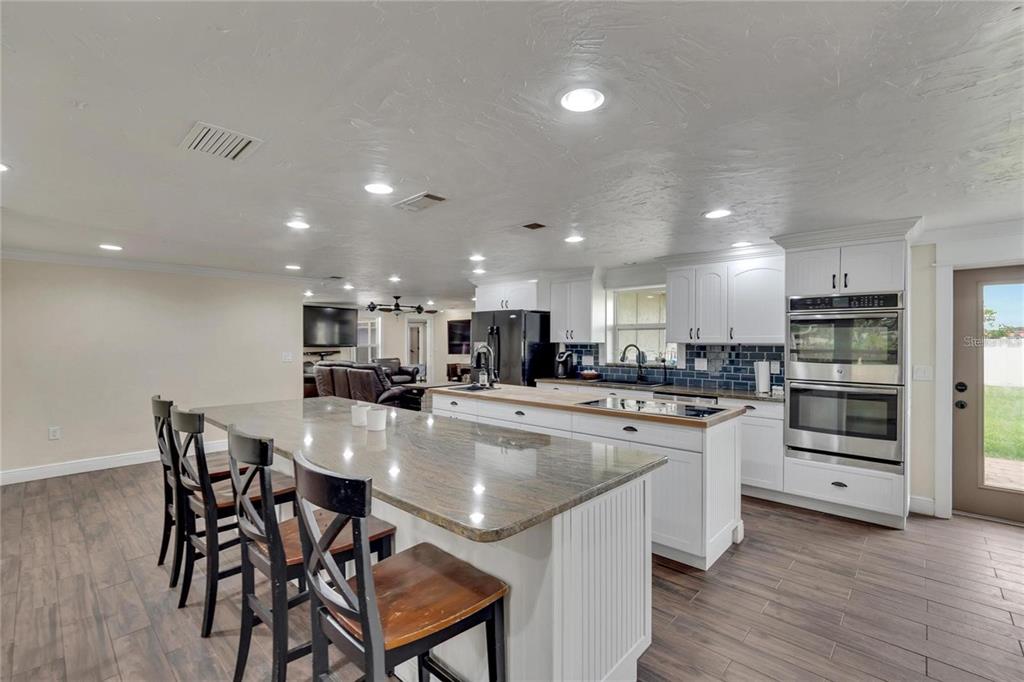 8105 BROWER DRIVE, BRADENTON, FL — photo 3 of 30