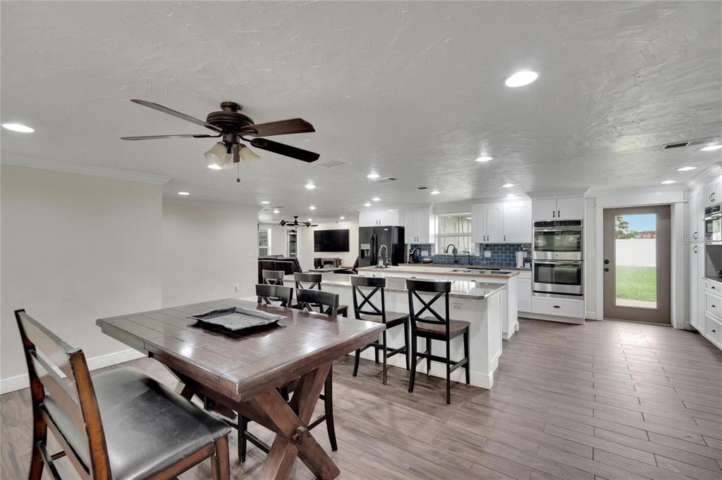 8105 BROWER DRIVE, BRADENTON, FL — photo 4 of 30