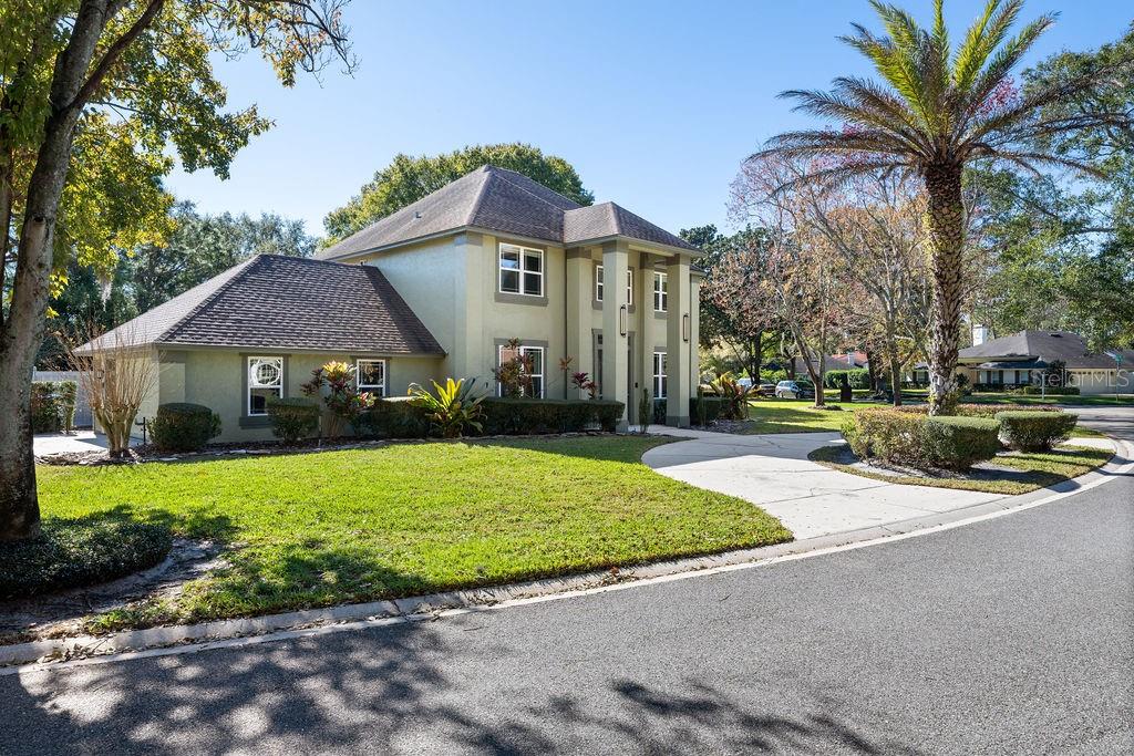 1735 MAPLE LEAF DRIVE